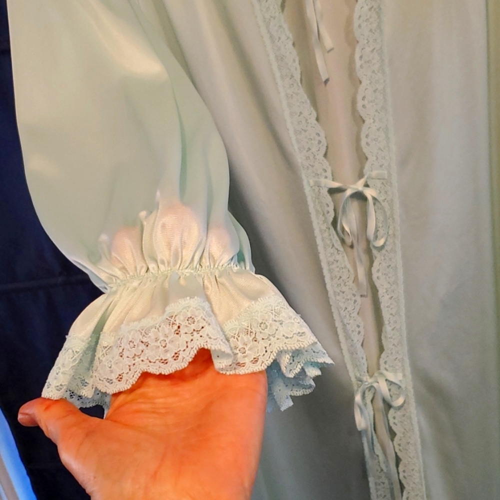 Vanity Fair Deadstock Night Robe LACY VTG Elegant Tie Front Pocket  Pastel Green